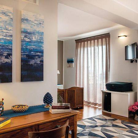 Torrevarata - Guest Rooms Santa Teresa Di Riva Bagian luar foto