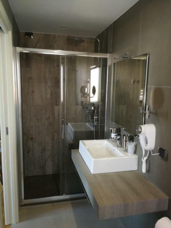 Torrevarata - Guest Rooms Santa Teresa Di Riva Bagian luar foto